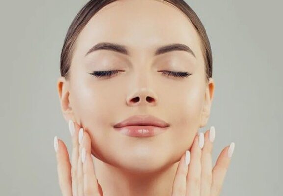How a Hydrating Facial Can Transform Your Skin in Singapore’s Climate
