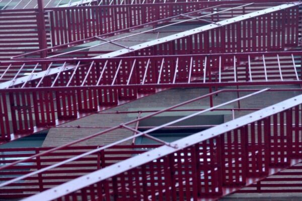 Exploring Practical Uses of Fiberglass Ladders in Industrial and Commercial Settings