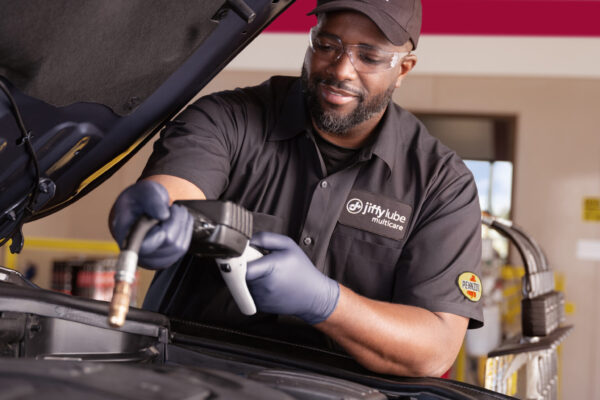 Fast, Friendly, and Reliable: Get a 15-Minute Oil Change in Champaign at Jiffy Lube