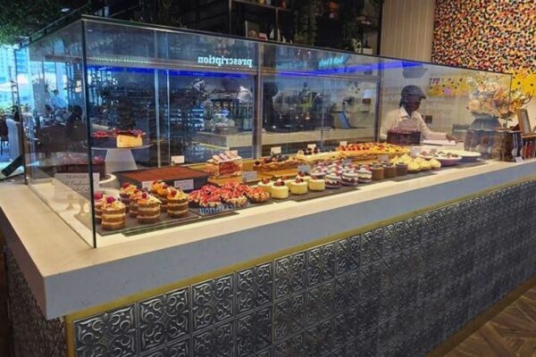 Where to Find the Best Display Cabinets for Small Retailers in Dubai