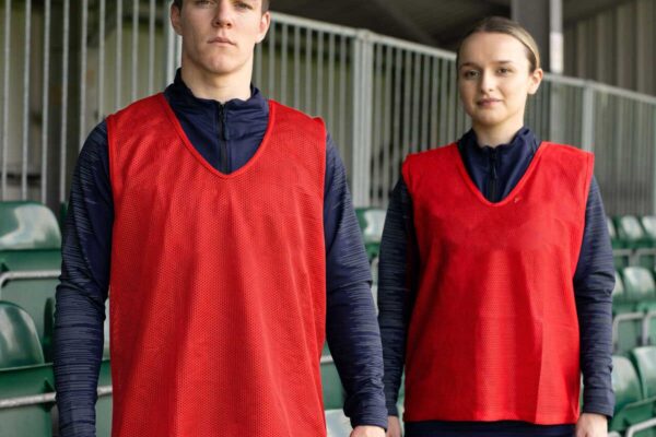 How Do Training Bibs Manufacturers in UK Maintain Quality for Athletic Use?