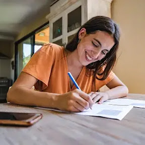 What Makes a Great Dissertation Poster and How Can Experts Help?
