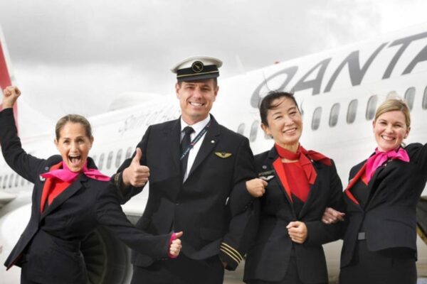 31 Ways to Contact Qantas by Phone, Email, or Chat Options