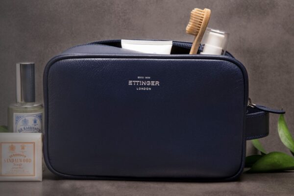 How Can You Use Men’s Toiletry Bags For Business Travel?