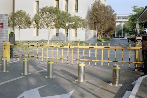 Why Commercial Complexes in Dubai Must Invest in a Gate Barrier System?